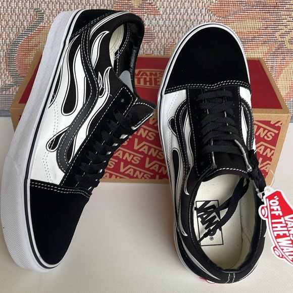 Vans Men’s Old Skool (Flame) Black/White
VN0A38G1K68
Sneakers - Picture 3 of 16